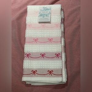 ✨NWT✨ Shabby Chic: Set of 2 Kitchen Towels